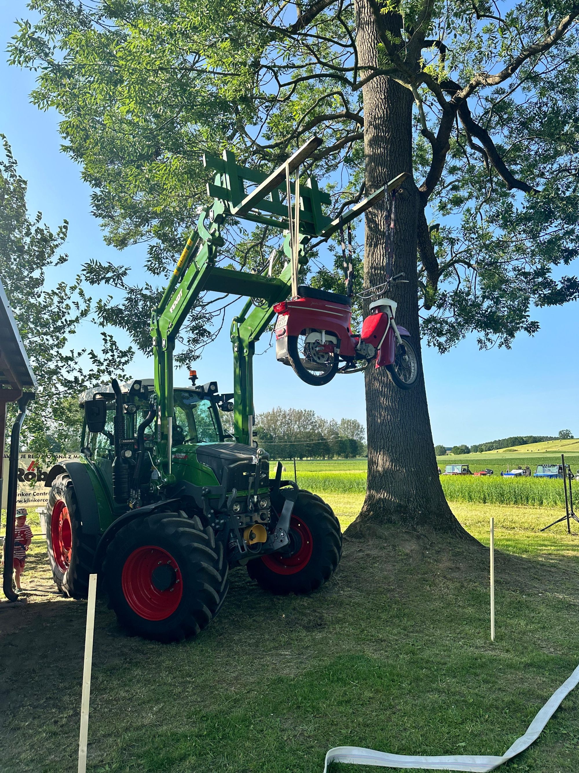 fendt-211-s-vario-jawa-pionyr